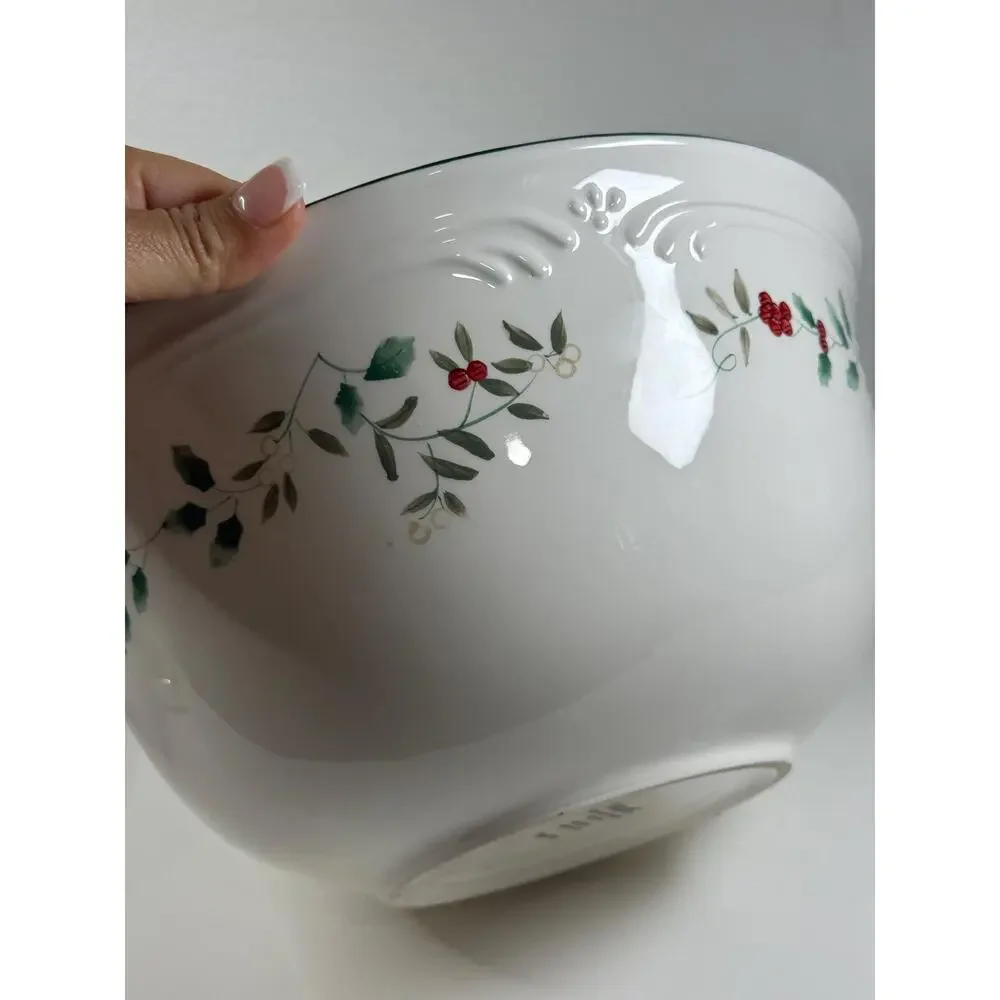 Vintage Pfaltzgraff Winterberry 10in Round Serving Bowl Holly Berry Christmas